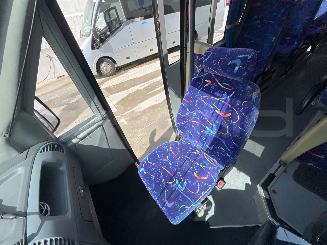 Mercedes-Benz Sprinter 416CD  - Euro3 - 115kW - 6.985mt - hostess seat photo