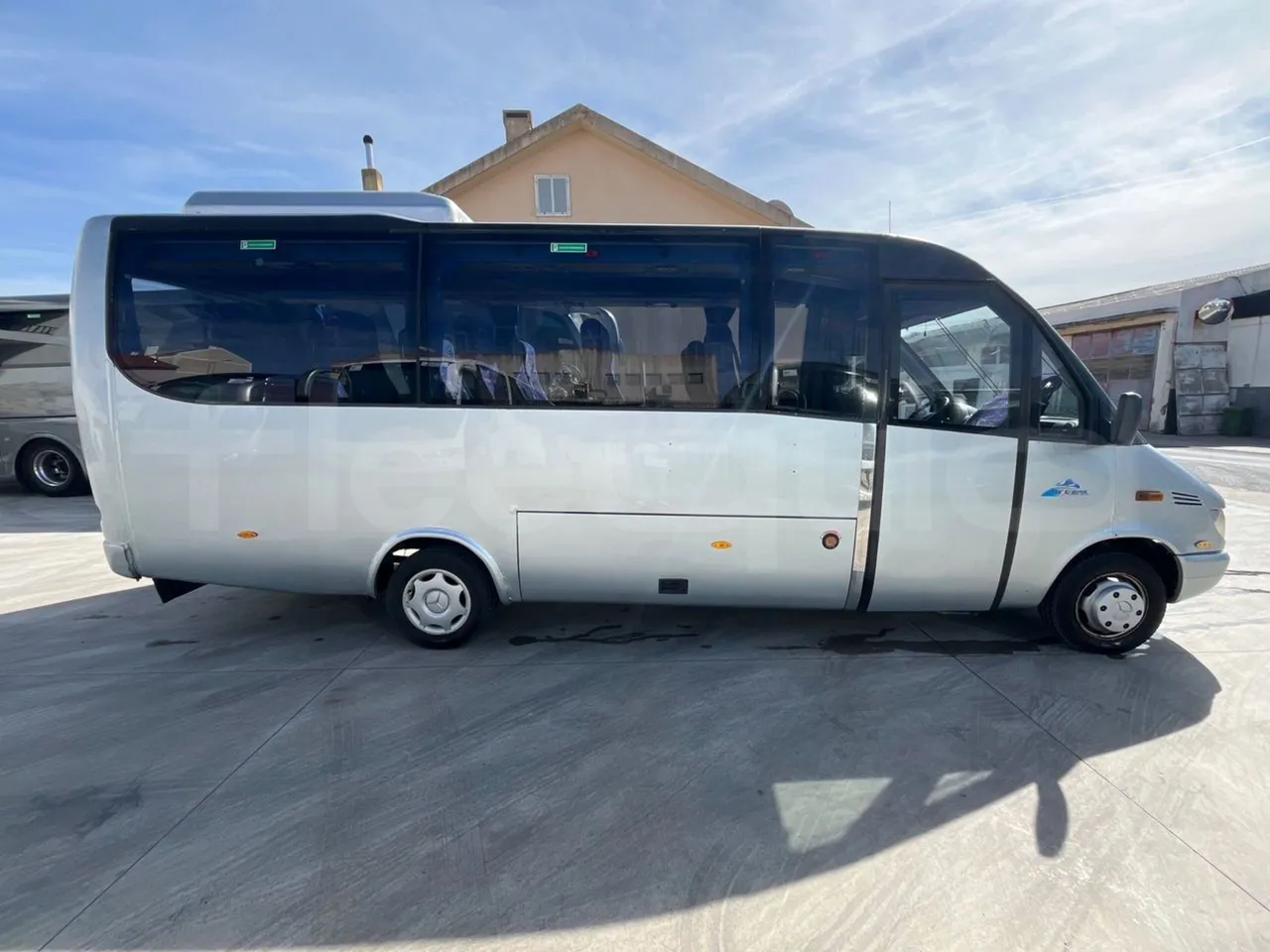 Mercedes-Benz Sprinter 416CD  - Euro3 - 115kW - 6.985mt - right side doors closed