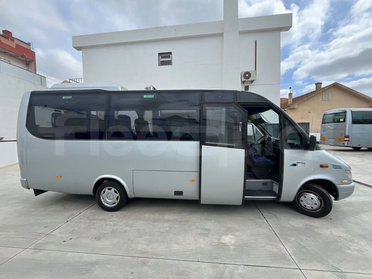 Mercedes-Benz Sprinter 416CD  - Euro3 - 115kW - 6.985mt - right side doors open