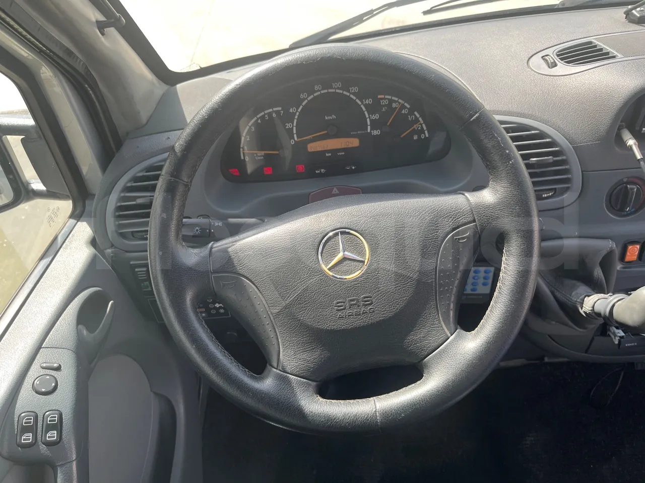 Mercedes-Benz Sprinter 416CD  - Euro3 - 115kW - 6.985mt - steering wheel photo