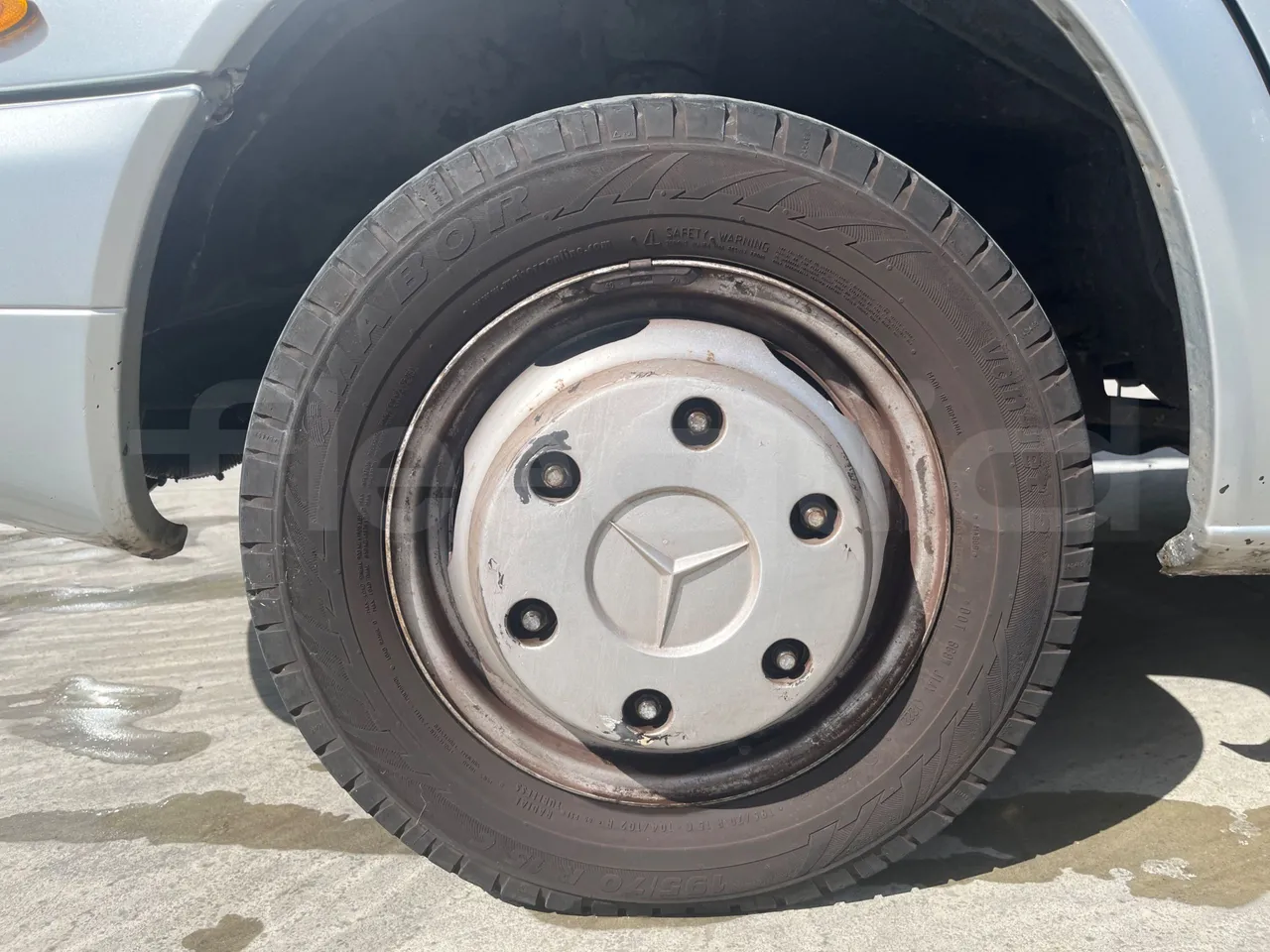 Mercedes-Benz Sprinter 416CD  - Euro3 - 115kW - 6.985mt - front left tire measurements