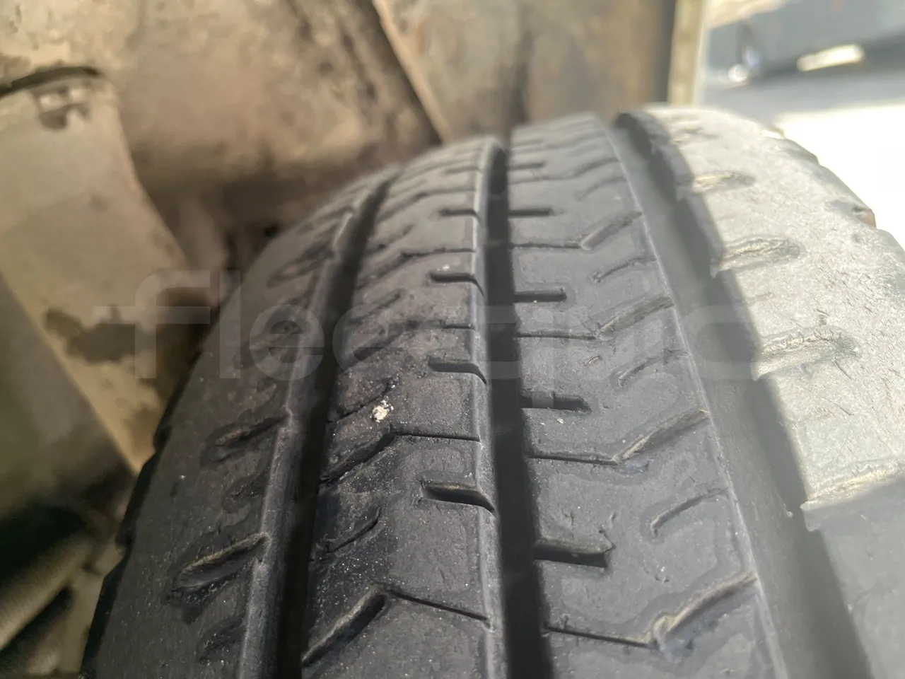 Mercedes-Benz Sprinter 416CD  - Euro3 - 115kW - 6.985mt - rear left tire photo