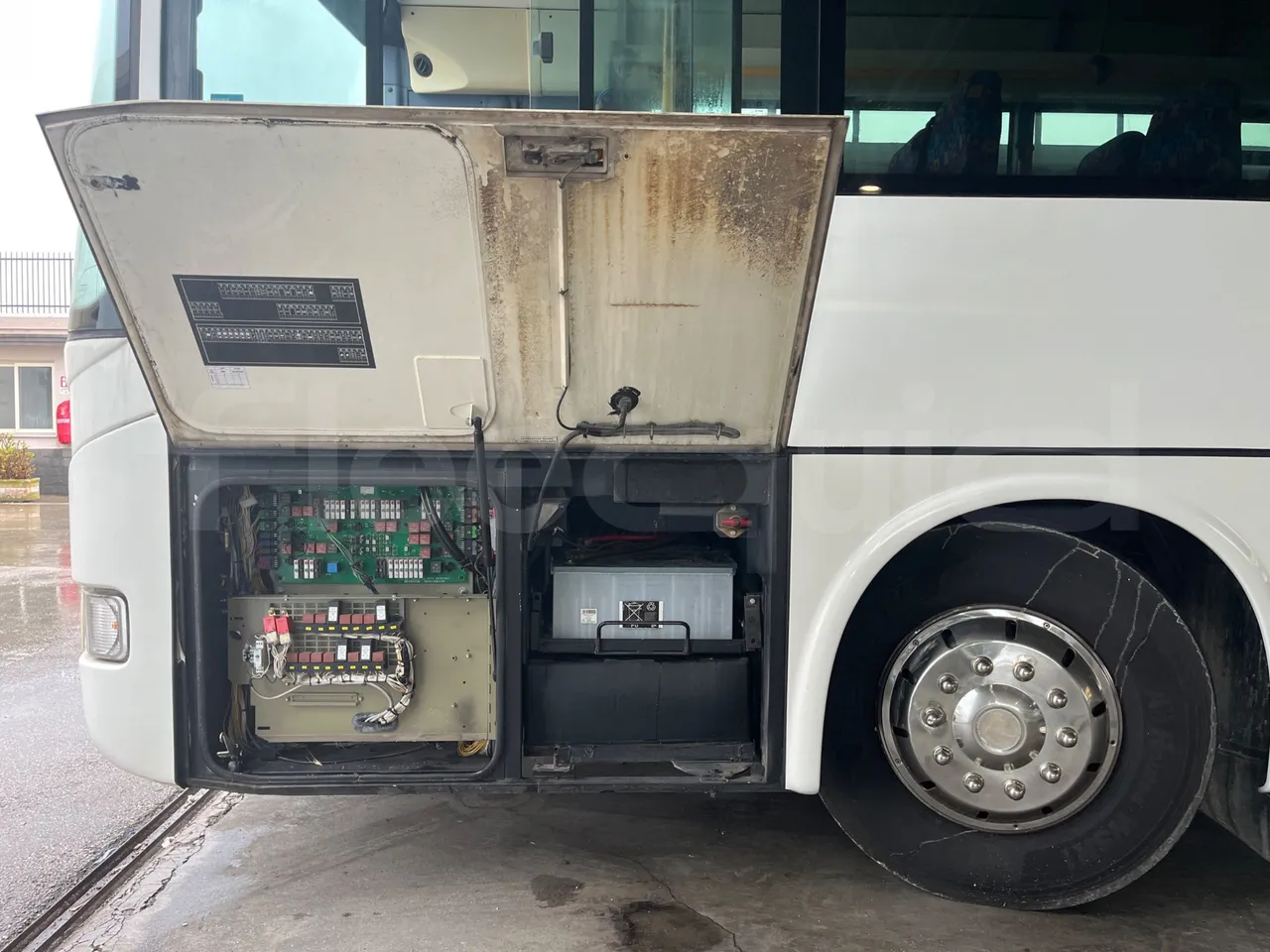 Iveco Recreo SFR160 - Euro5 - 243 kW - 12.760 mt - external compartments photo