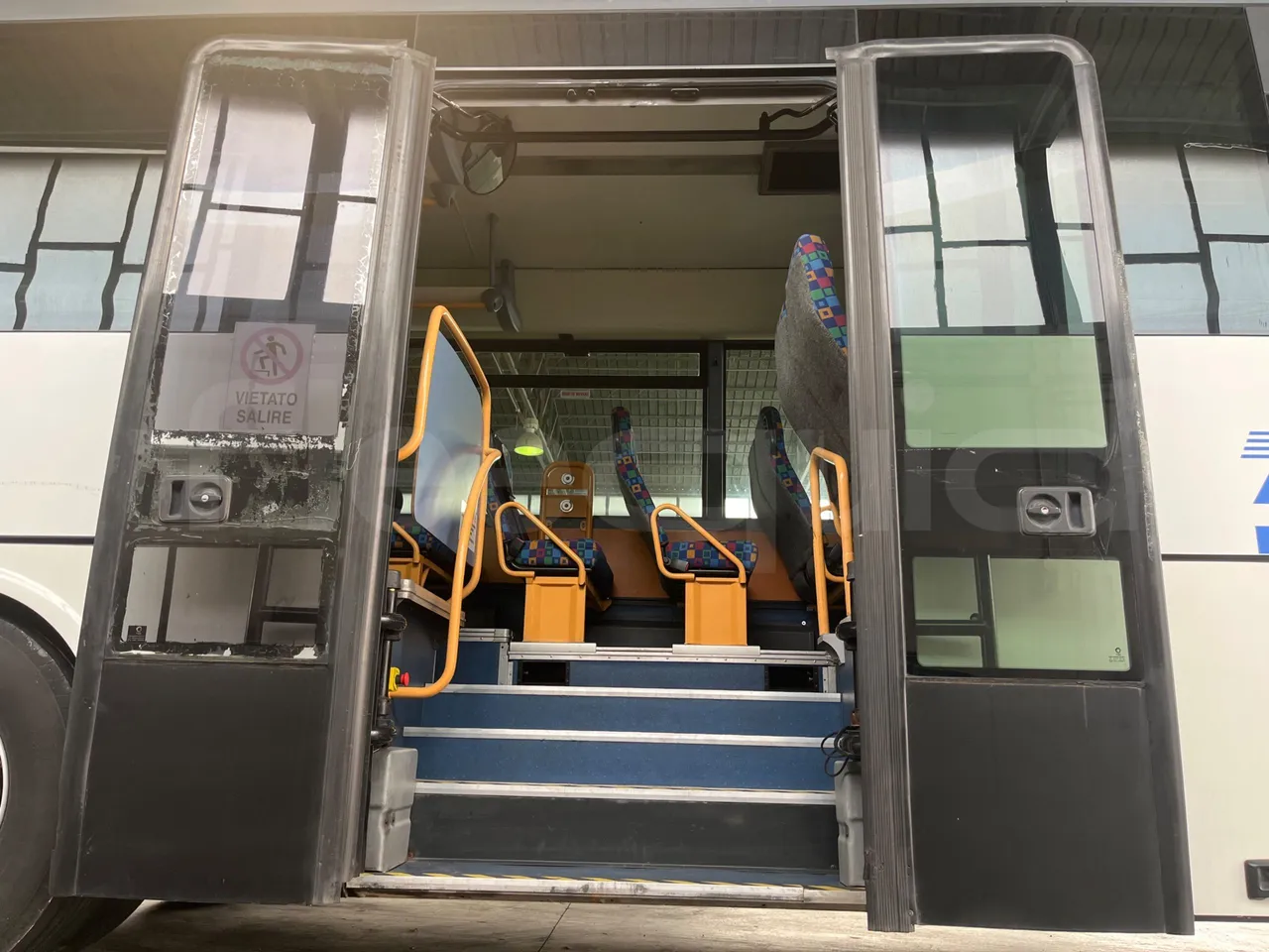 Iveco Recreo SFR160 - Euro5 - 243 kW - 12.760 mt - roof hatch 3