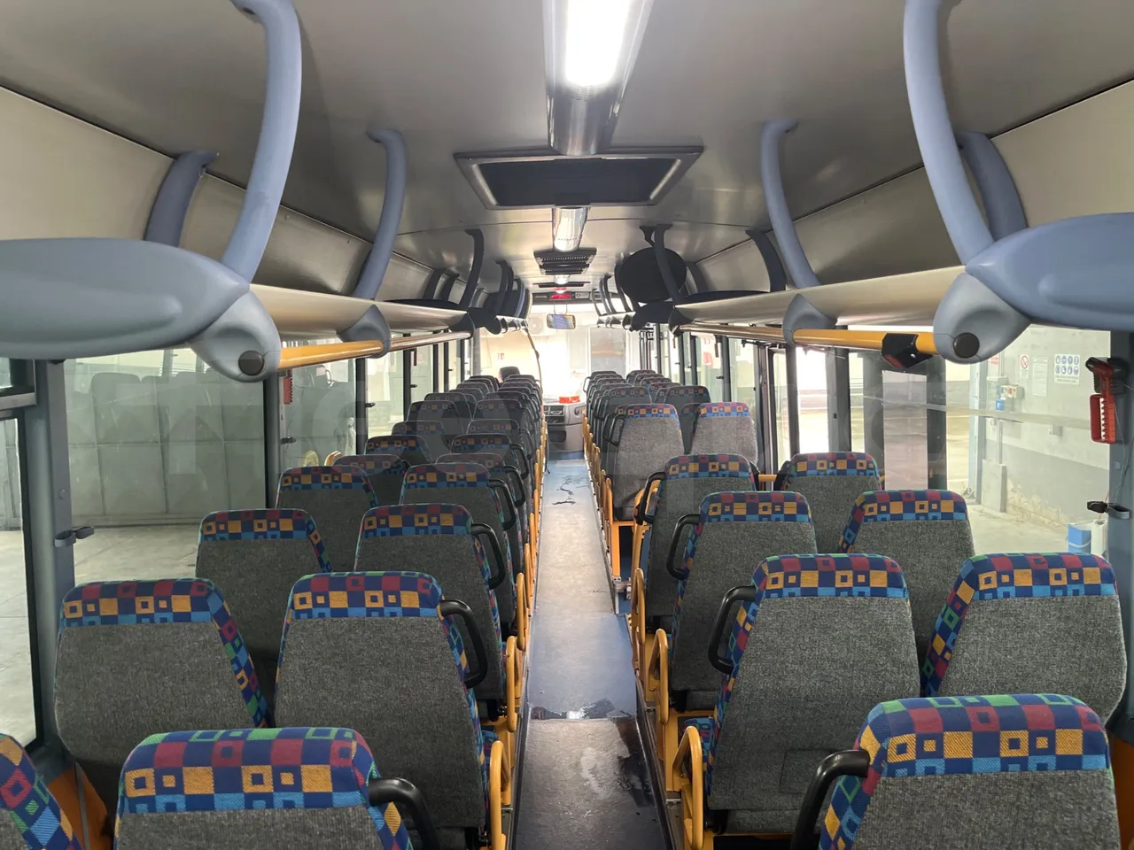 Iveco Recreo SFR160 - Euro5 - 243 kW - 12.760 mt - forward view middle aisle