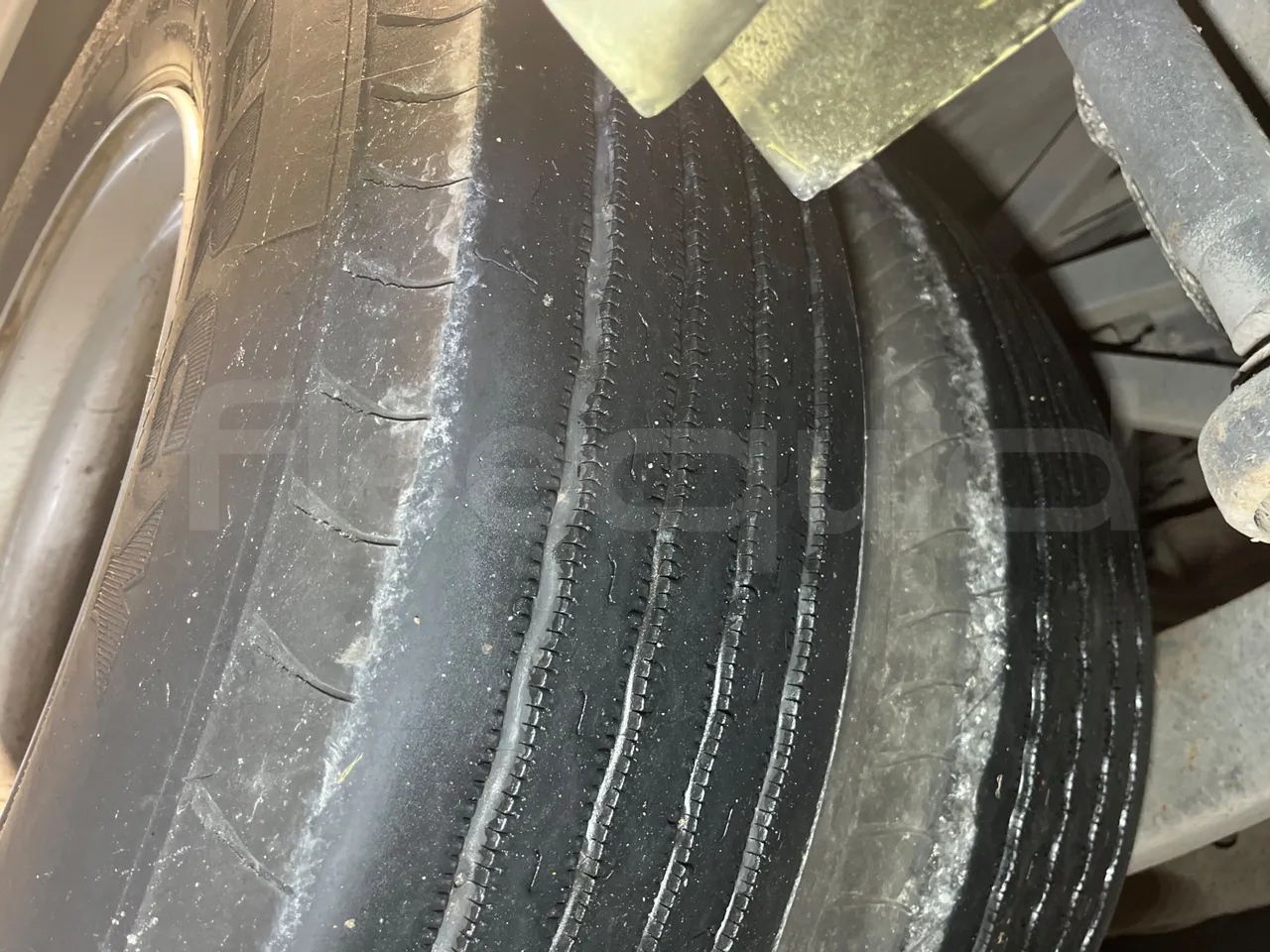 Iveco Recreo SFR160 - Euro5 - 243 kW - 12.760 mt - tread condition second axle tires left