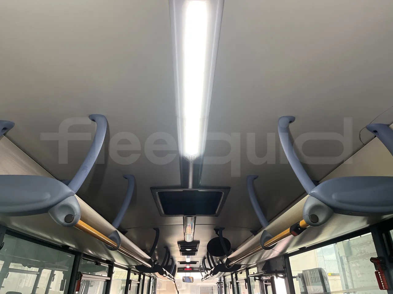 Iveco Recreo SFR160 - Euro5 - 243 kW - 12.760 mt - overhead compartments photo