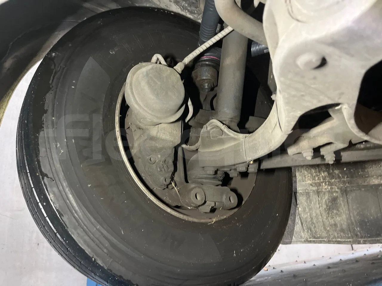 Iveco Recreo SFR160 - Euro5 - 243 kW - 12.760 mt - front axle left side