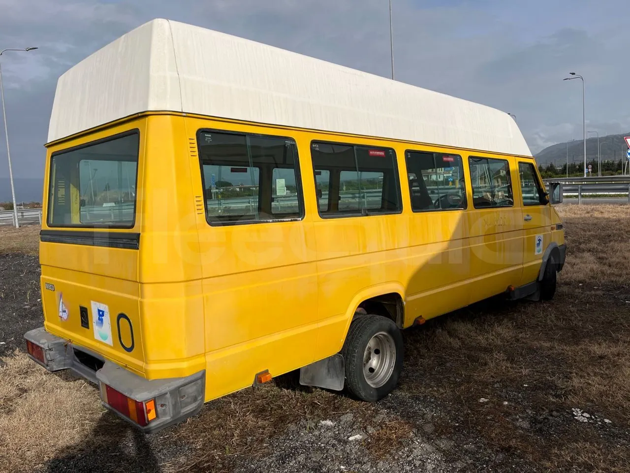 Iveco Turbo Daily A45E10 - Euro2 - 76kW - 6.860mt - 3/4 right rear doors closed