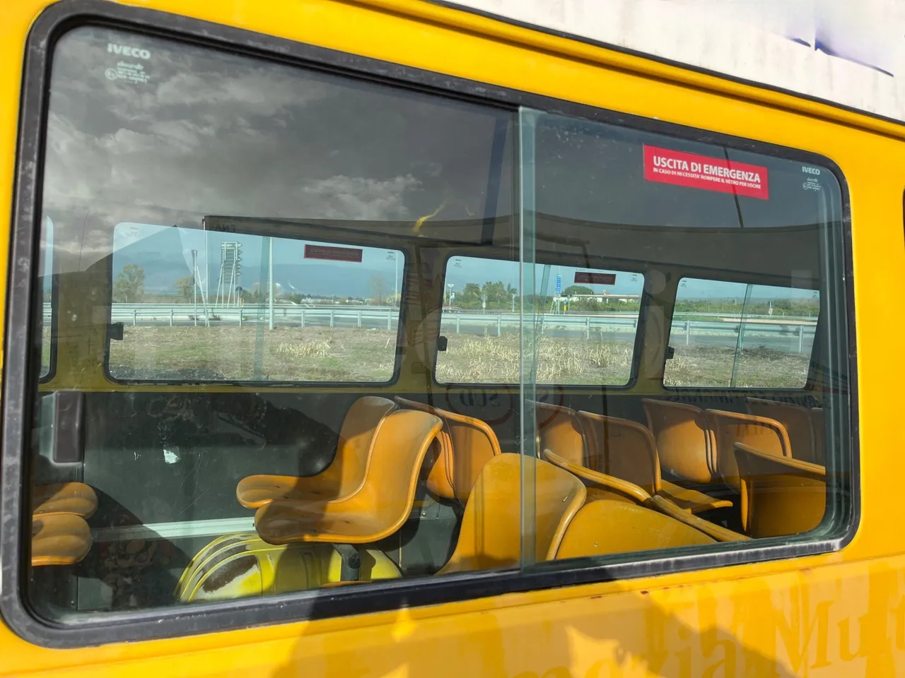 Iveco Turbo Daily A45E10 - Euro2 - 76kW - 6.860mt - footrest detail photo