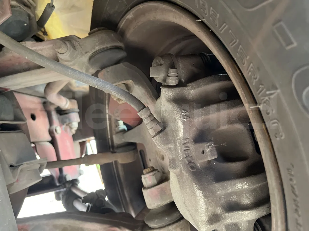 Iveco Turbo Daily A45E10 - Euro2 - 76kW - 6.860mt - front brake calipers left