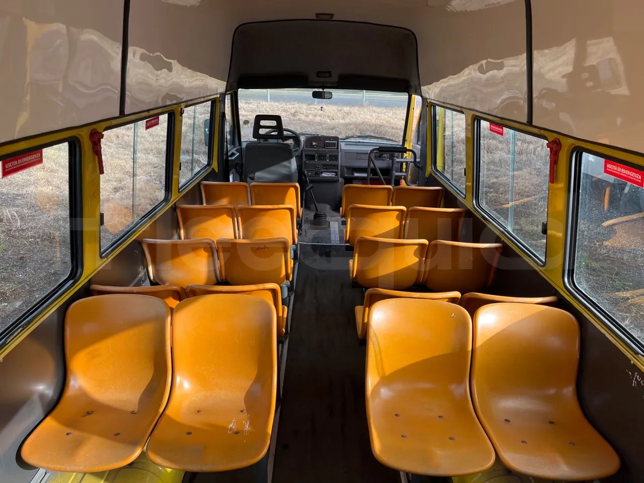 Iveco Turbo Daily A45E10 - Euro2 - 76kW - 6.860mt - forward view middle aisle