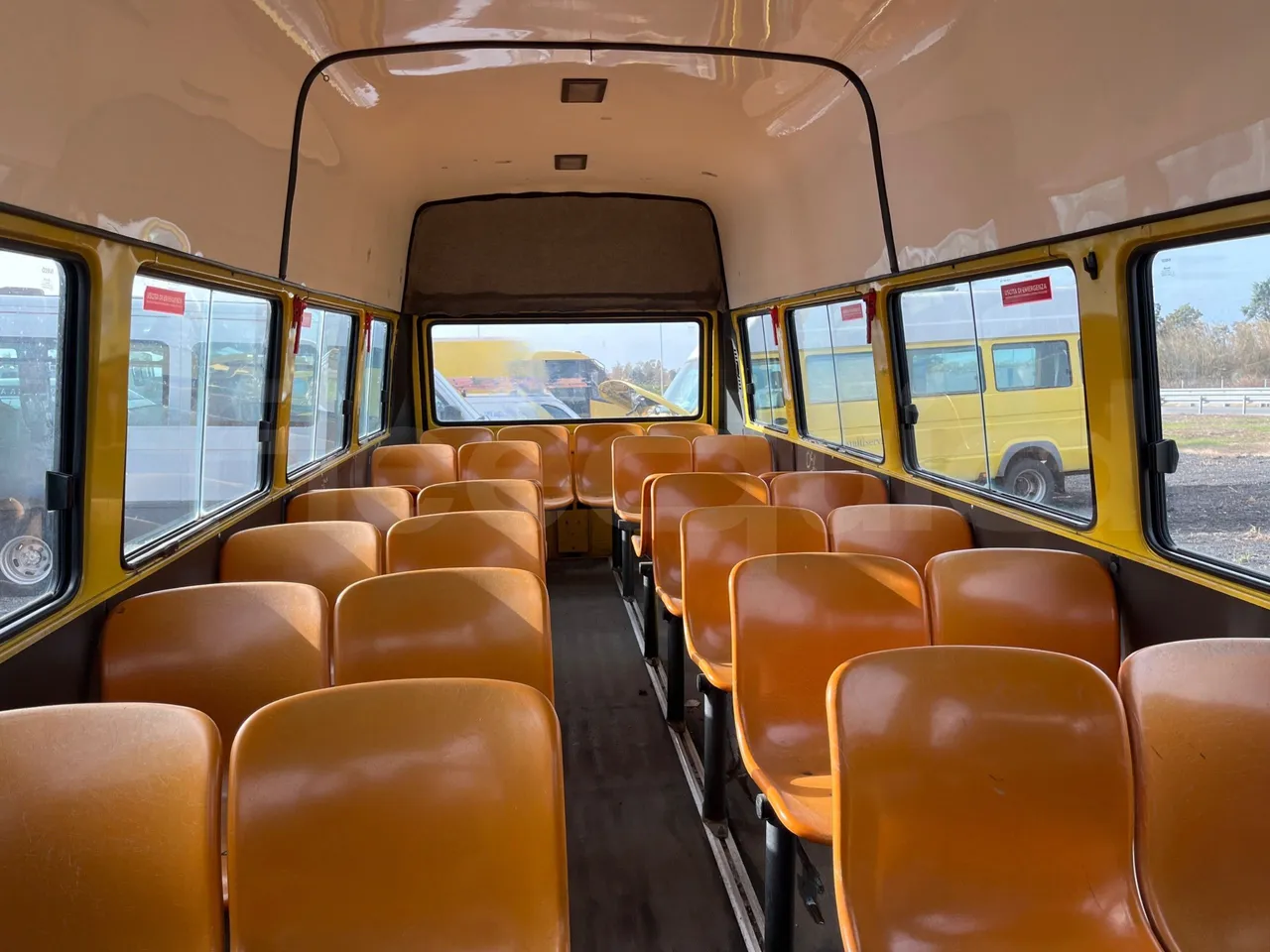 Iveco Turbo Daily A45E10 - Euro2 - 76kW - 6.860mt - reverse view middle aisle