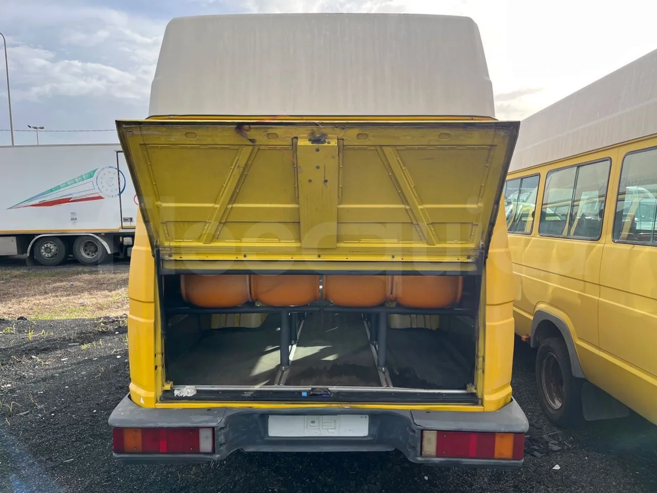 Iveco Turbo Daily A45E10 - Euro2 - 76kW - 6.860mt - luggage rack photo