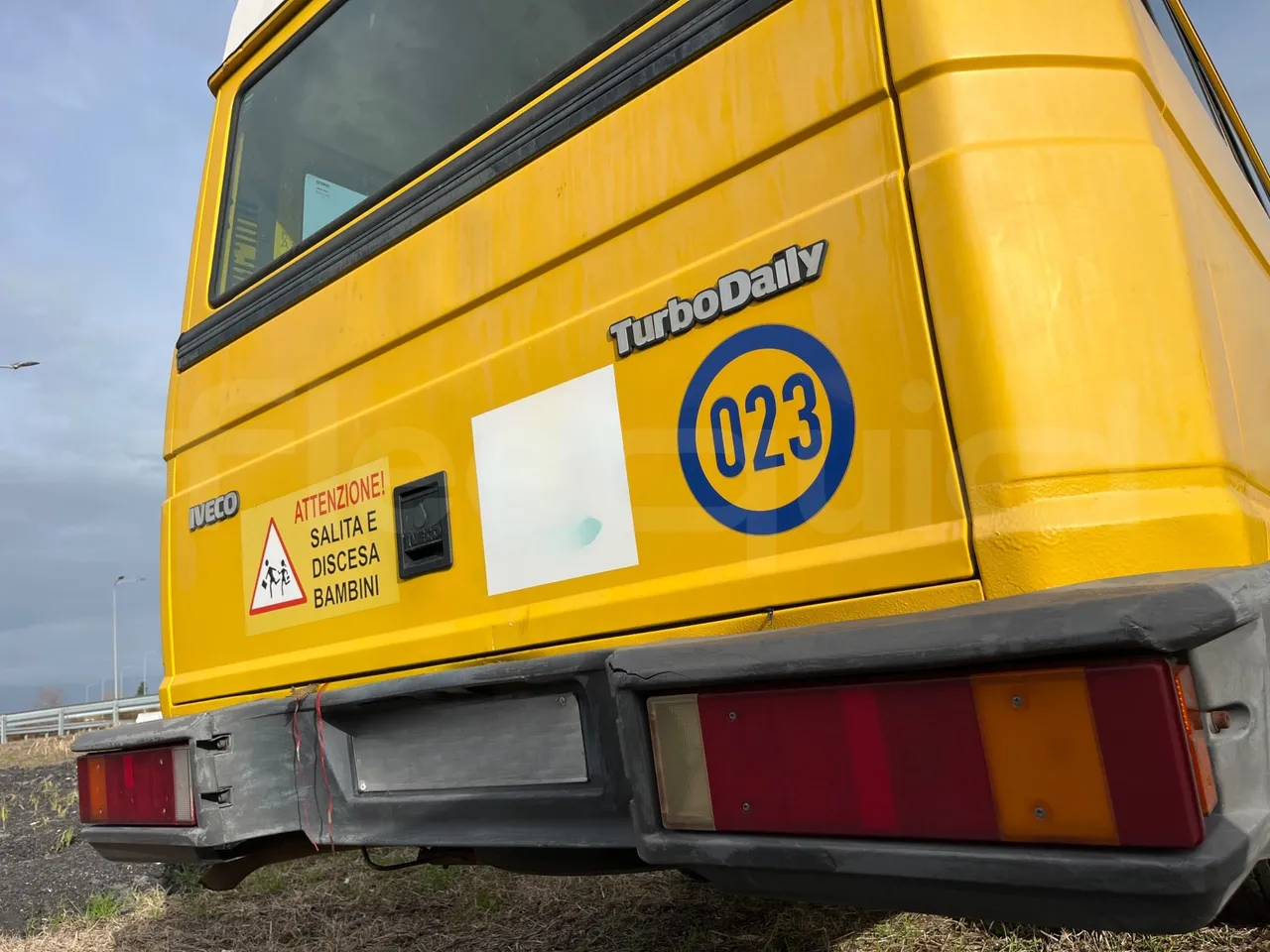 Iveco Turbo Daily A45E10 - Euro2 - 76kW - 6.860mt - power outlets detail