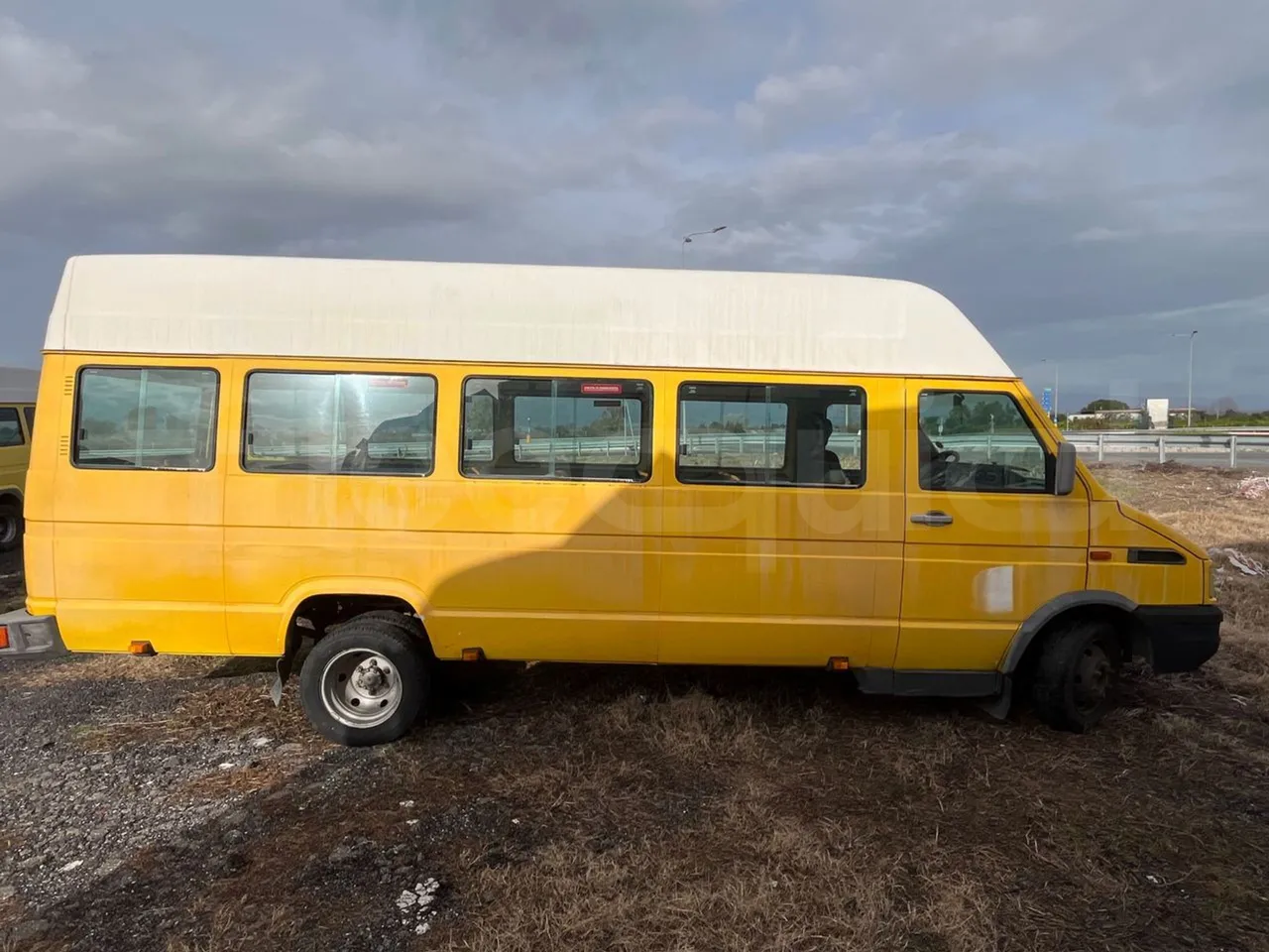 Iveco Turbo Daily A45E10 - Euro2 - 76kW - 6.860mt - right side doors closed