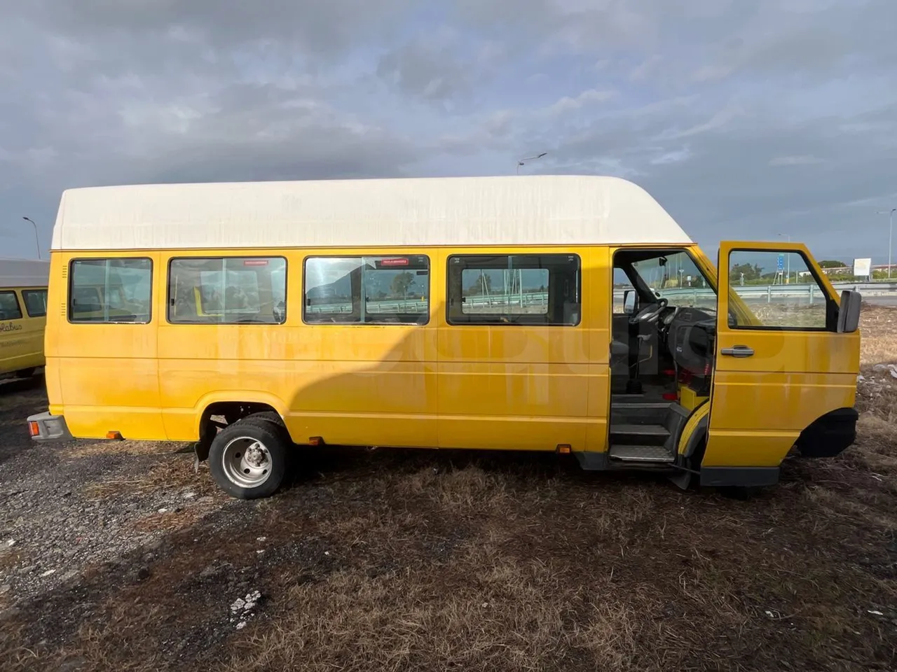 Iveco Turbo Daily A45E10 - Euro2 - 76kW - 6.860mt - right side doors open