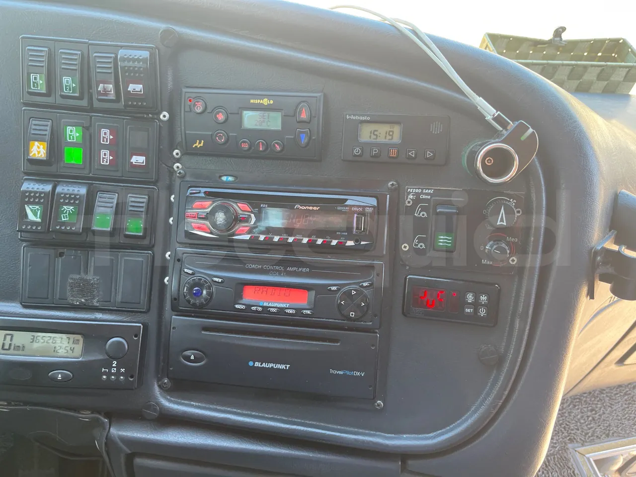 Volvo B12 B - 2008 - Euro4 - 309kW - 12.200mt - radio accessories photo