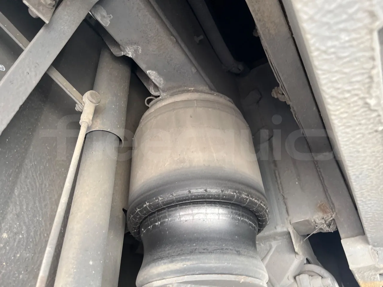 Volvo B12 B - 2008 - Euro4 - 309kW - 12.200mt - axel 2 air springs 2 right