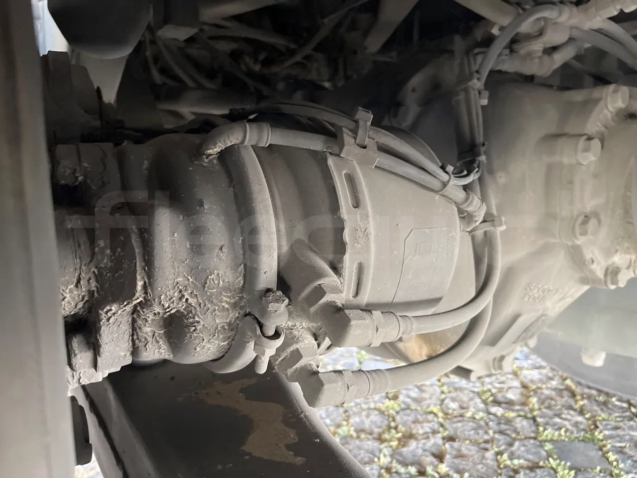 Volvo B12 B - 2008 - Euro4 - 309kW - 12.200mt - axle 2 caliper brakes left