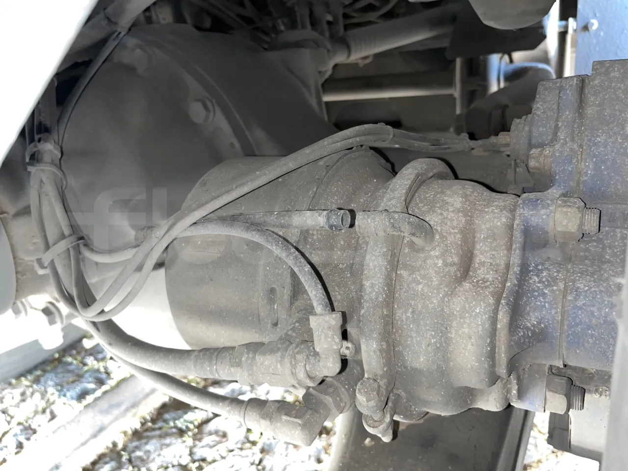 Volvo B12 B - 2008 - Euro4 - 309kW - 12.200mt - axle 2 caliper brakes right