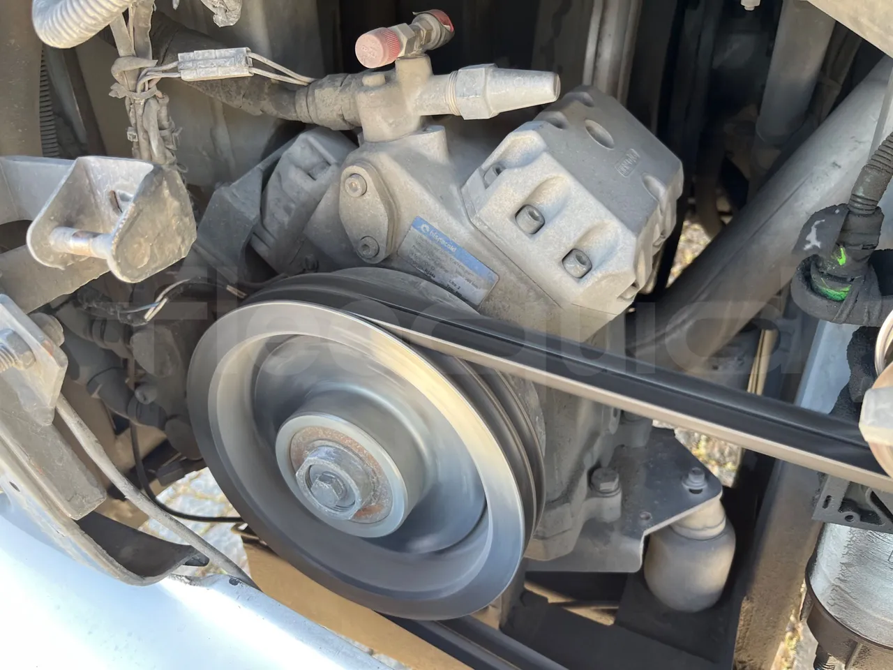 Volvo B12 B - 2008 - Euro4 - 309kW - 12.200mt - air conditioning compressor