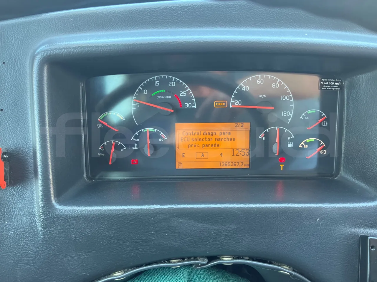 Volvo B12 B - 2008 - Euro4 - 309kW - 12.200mt - dashboard lights on
