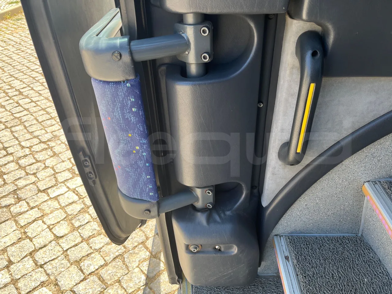 Volvo B12 B - 2008 - Euro4 - 309kW - 12.200mt - door mechanism photo