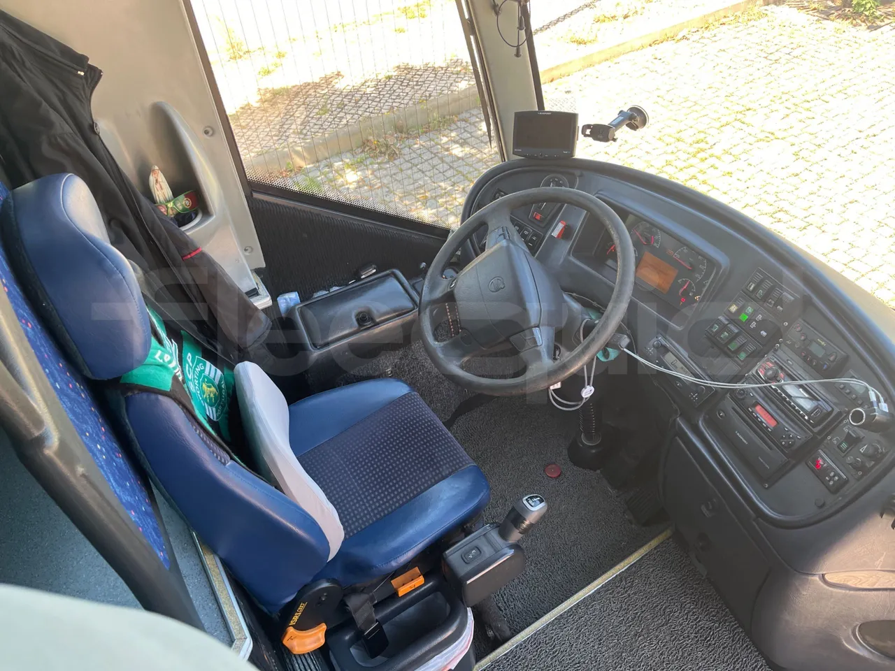 Volvo B12 B - 2008 - Euro4 - 309kW - 12.200mt - driver's seat photo