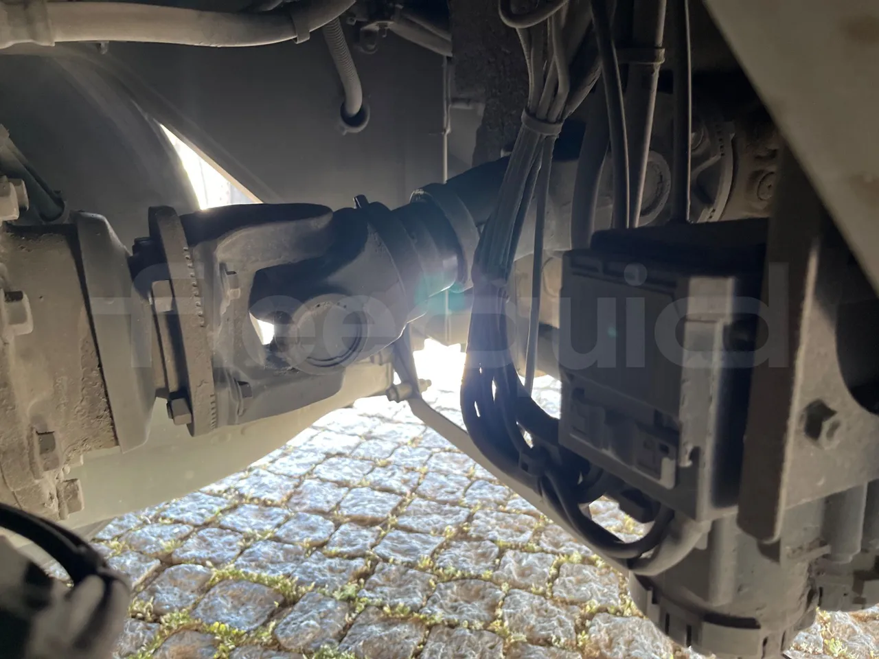 Volvo B12 B - 2008 - Euro4 - 309kW - 12.200mt - driveshaft photo