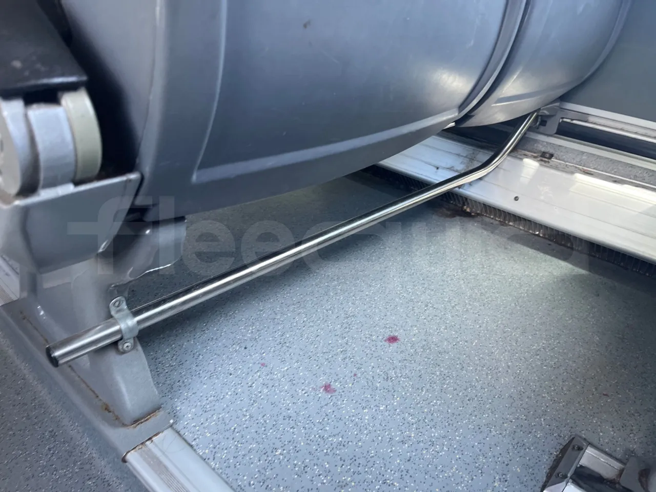 Volvo B12 B - 2008 - Euro4 - 309kW - 12.200mt - footrest detail photo