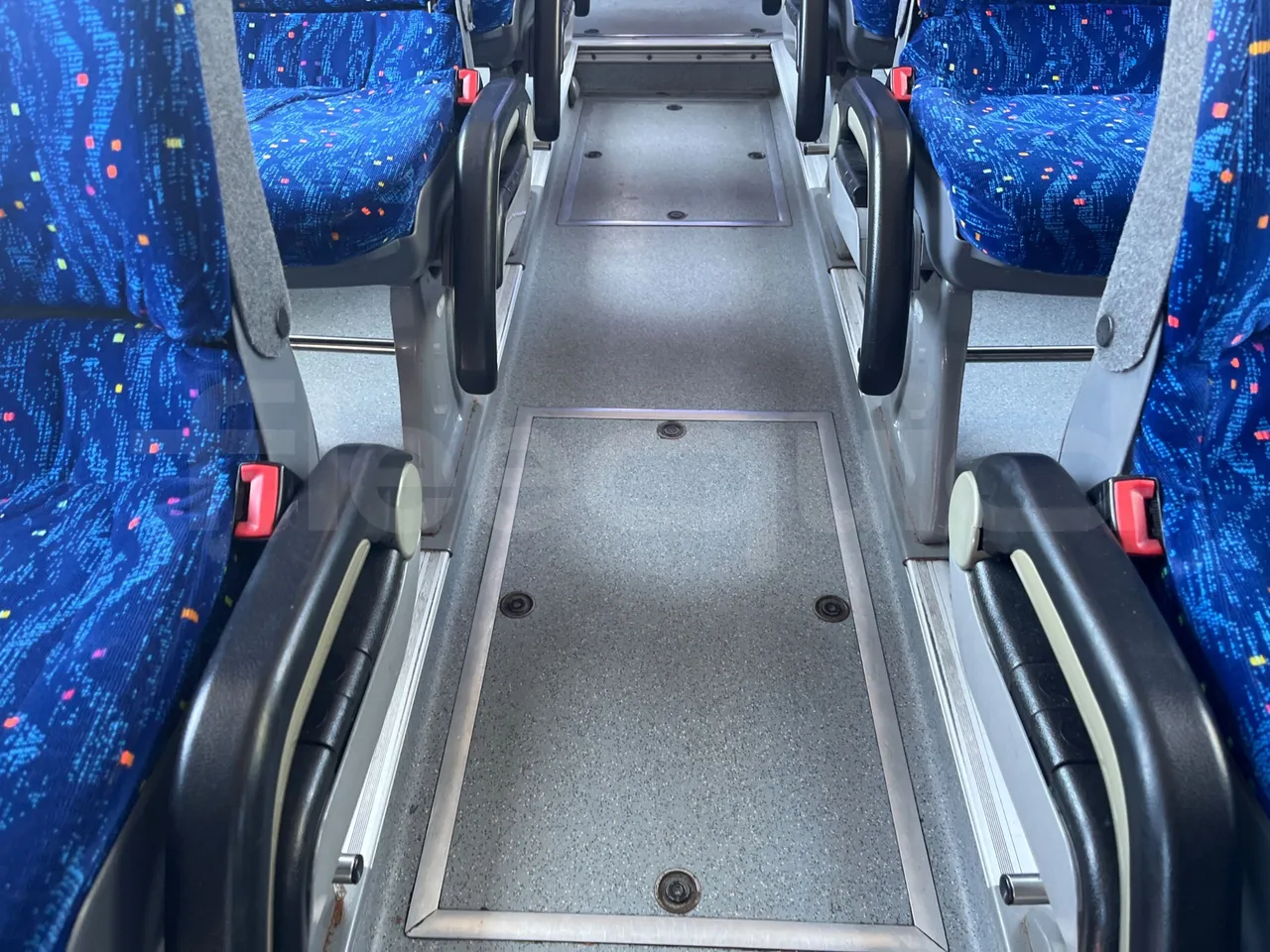 Volvo B12 B - 2008 - Euro4 - 309kW - 12.200mt - floor hatches photo