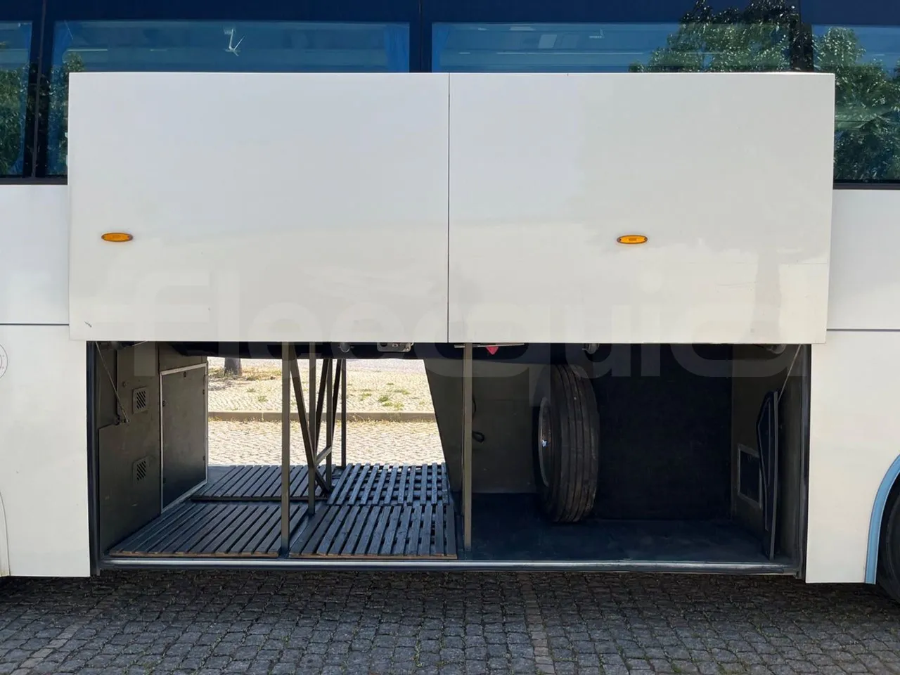 Volvo B12 B - 2008 - Euro4 - 309kW - 12.200mt - luggage rack photo