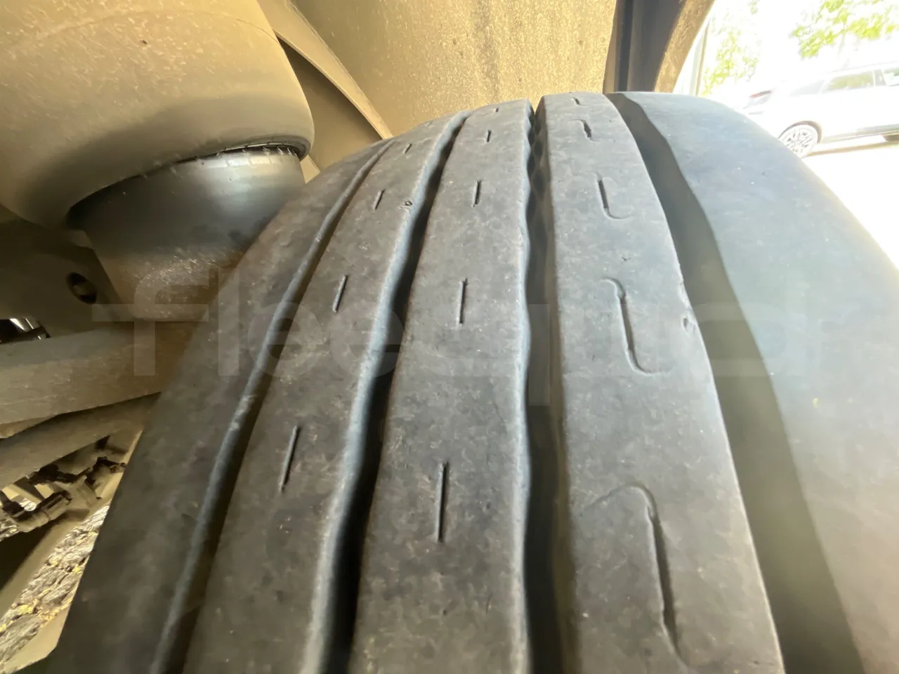 Volvo B12 B - 2008 - Euro4 - 309kW - 12.200mt - tread condition front tires right