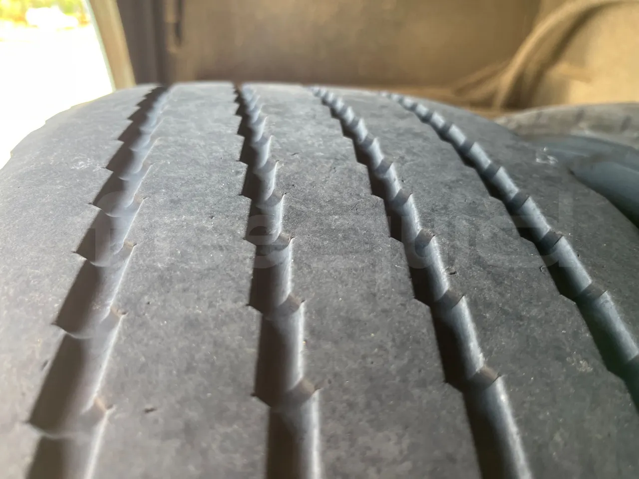 Volvo B12 B - 2008 - Euro4 - 309kW - 12.200mt - tread condition second axle tires left