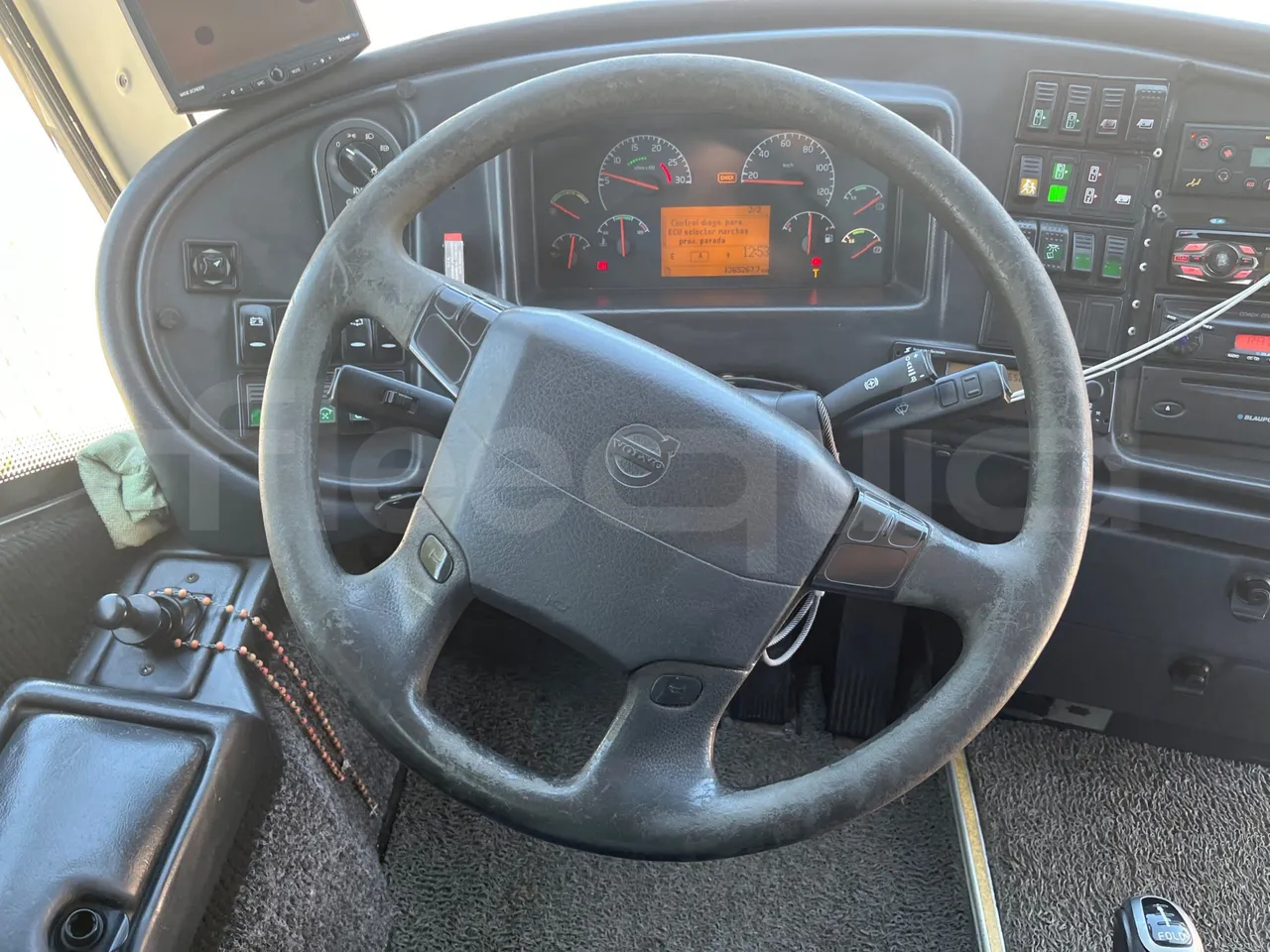 Volvo B12 B - 2008 - Euro4 - 309kW - 12.200mt - steering wheel photo