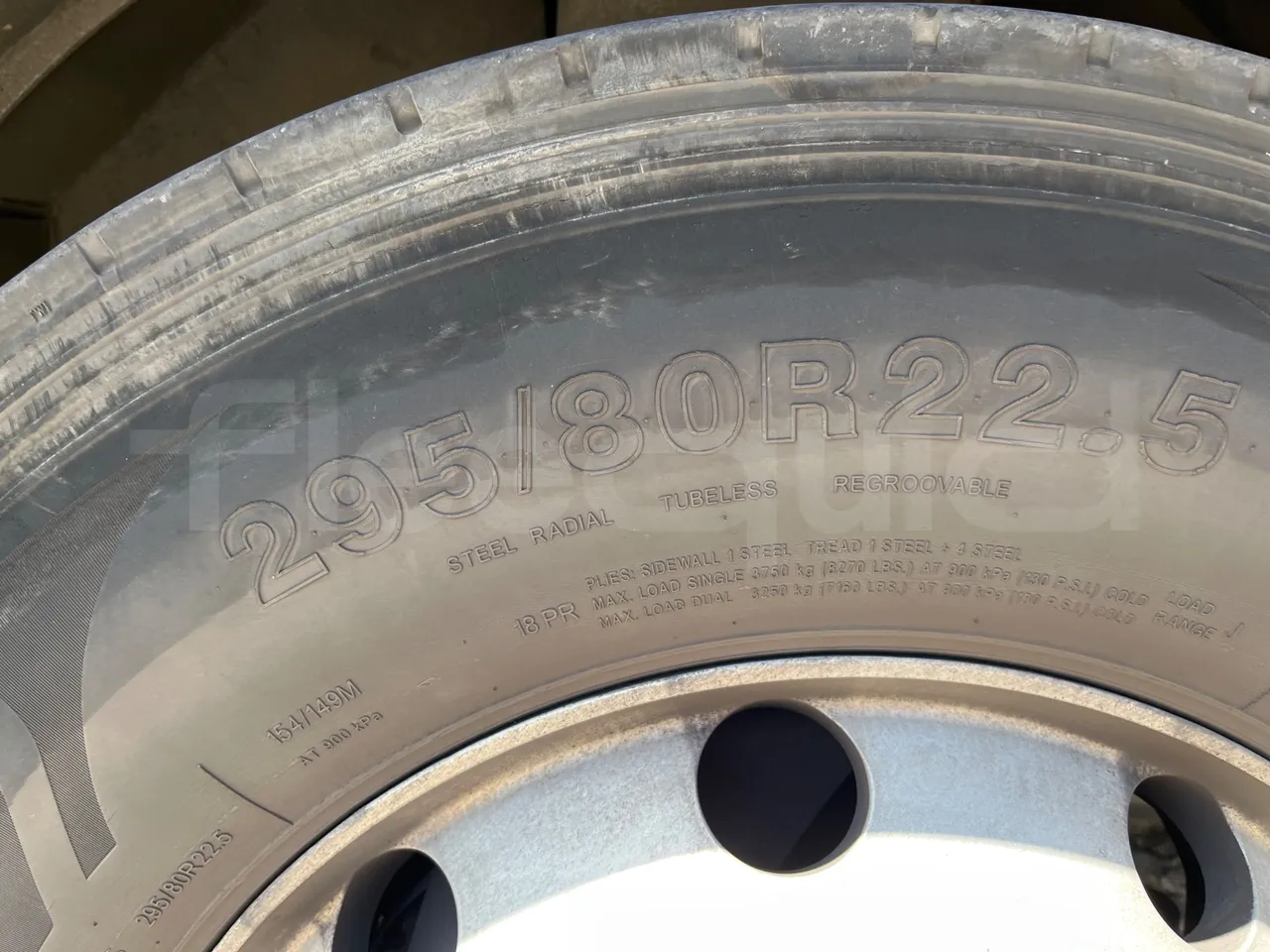 Volvo B12 B - 2008 - Euro4 - 309kW - 12.200mt - rear left tire photo