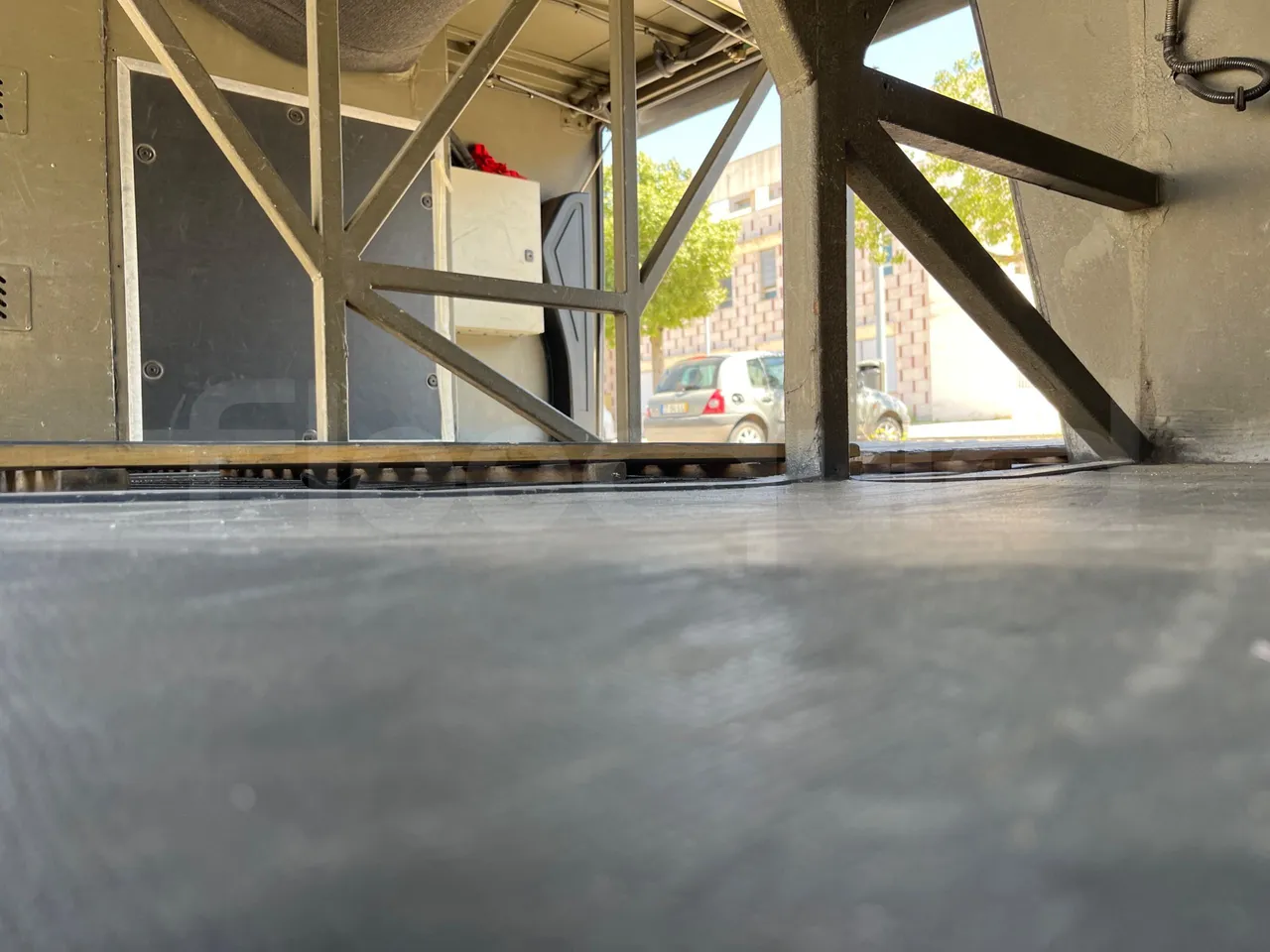 Volvo B12 B - 2008 - Euro4 - 309kW - 12.200mt - under carpet photo