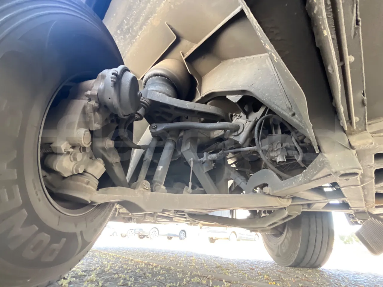 Volvo B12 B - 2008 - Euro4 - 309kW - 12.200mt - front axle left side
