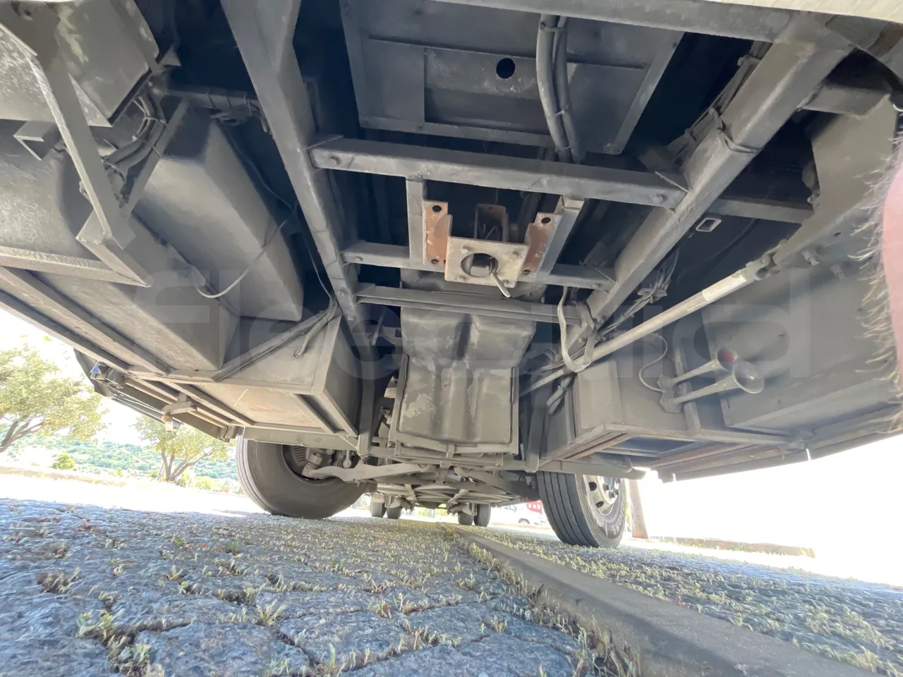 Volvo B12 B - 2008 - Euro4 - 309kW - 12.200mt - front undercarriage from front