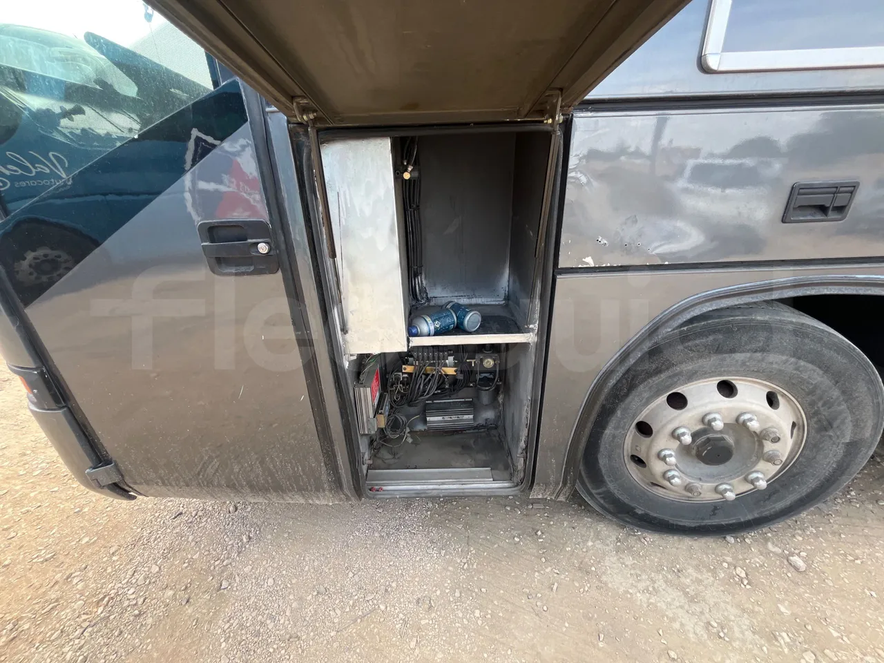 Volvo Eurostar E B12 4X2 12A/ Euro 2 - 309 Kw - 12 Mt - jack and driver keys