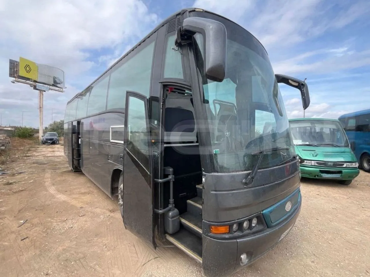 Volvo Eurostar E B12 4X2 12A/ Euro 2 - 309 Kw - 12 Mt - 3/4 right front doors open