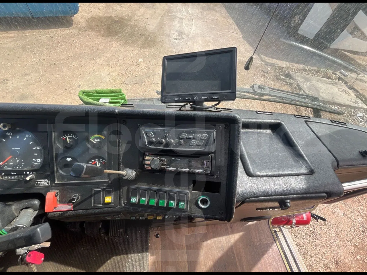 Volvo Eurostar E B12 4X2 12A/ Euro 2 - 309 Kw - 12 Mt - radio accessories photo