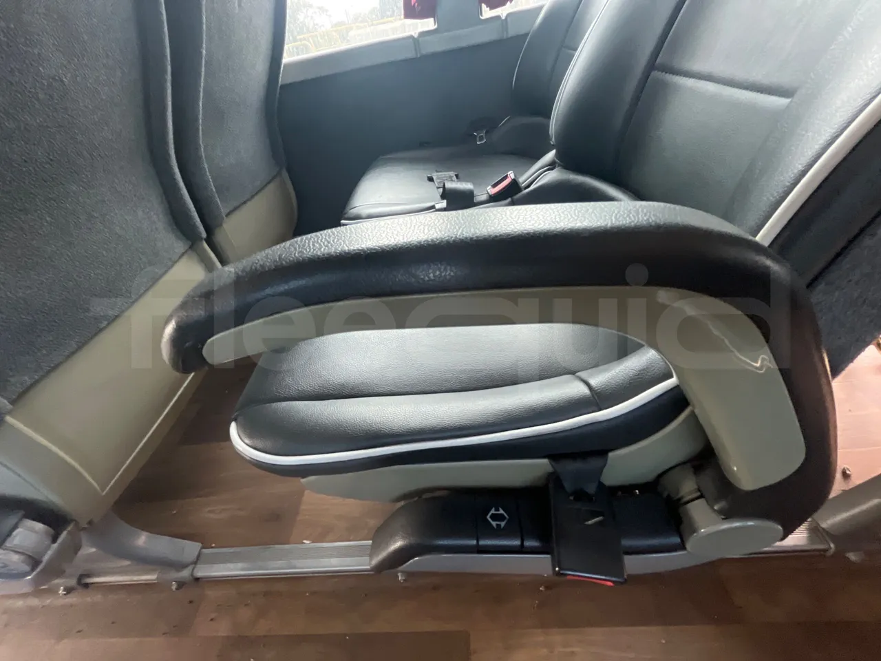 Volvo Eurostar E B12 4X2 12A/ Euro 2 - 309 Kw - 12 Mt - armrest detail photo