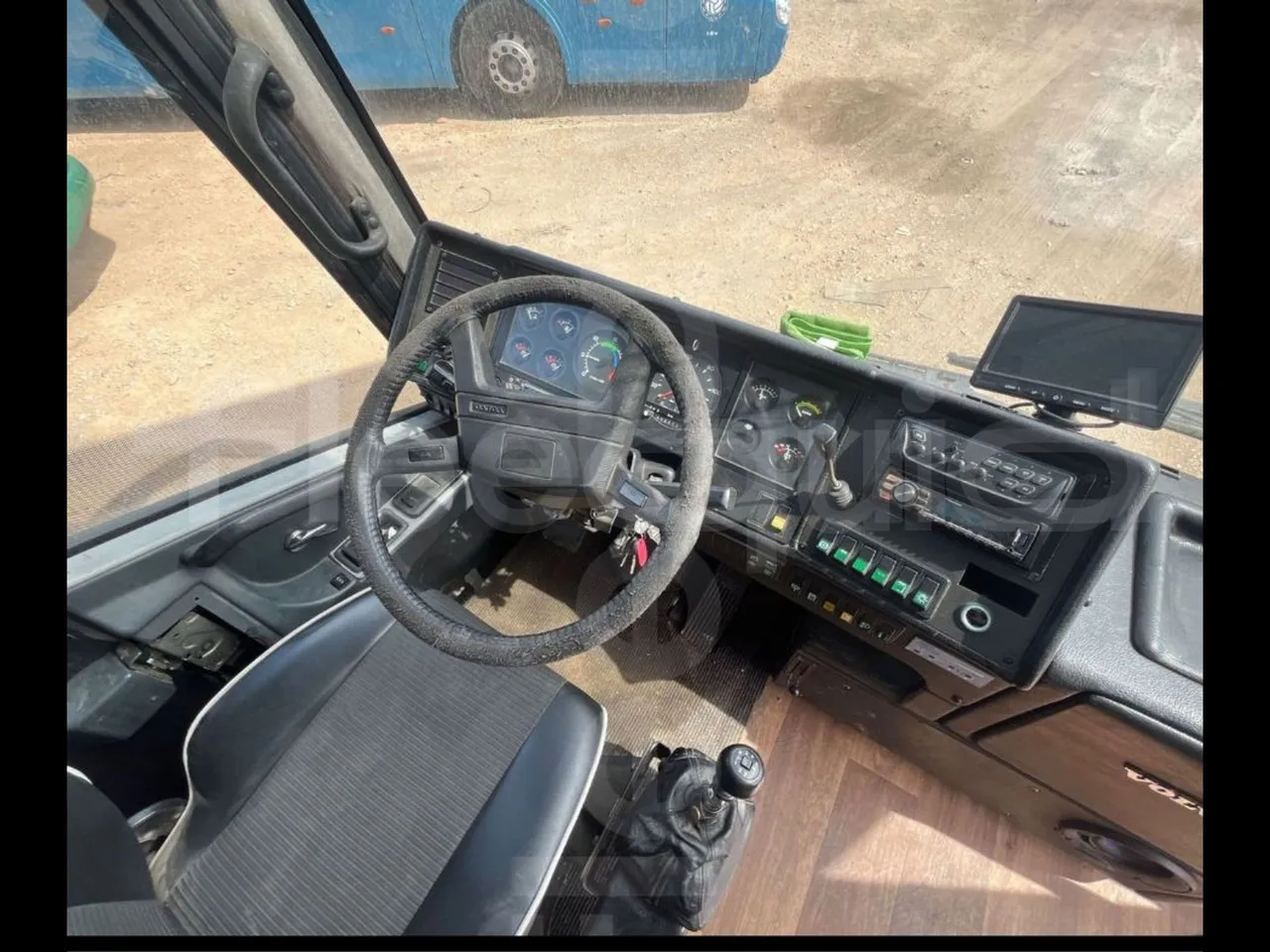 Volvo Eurostar E B12 4X2 12A/ Euro 2 - 309 Kw - 12 Mt - buttons panels on