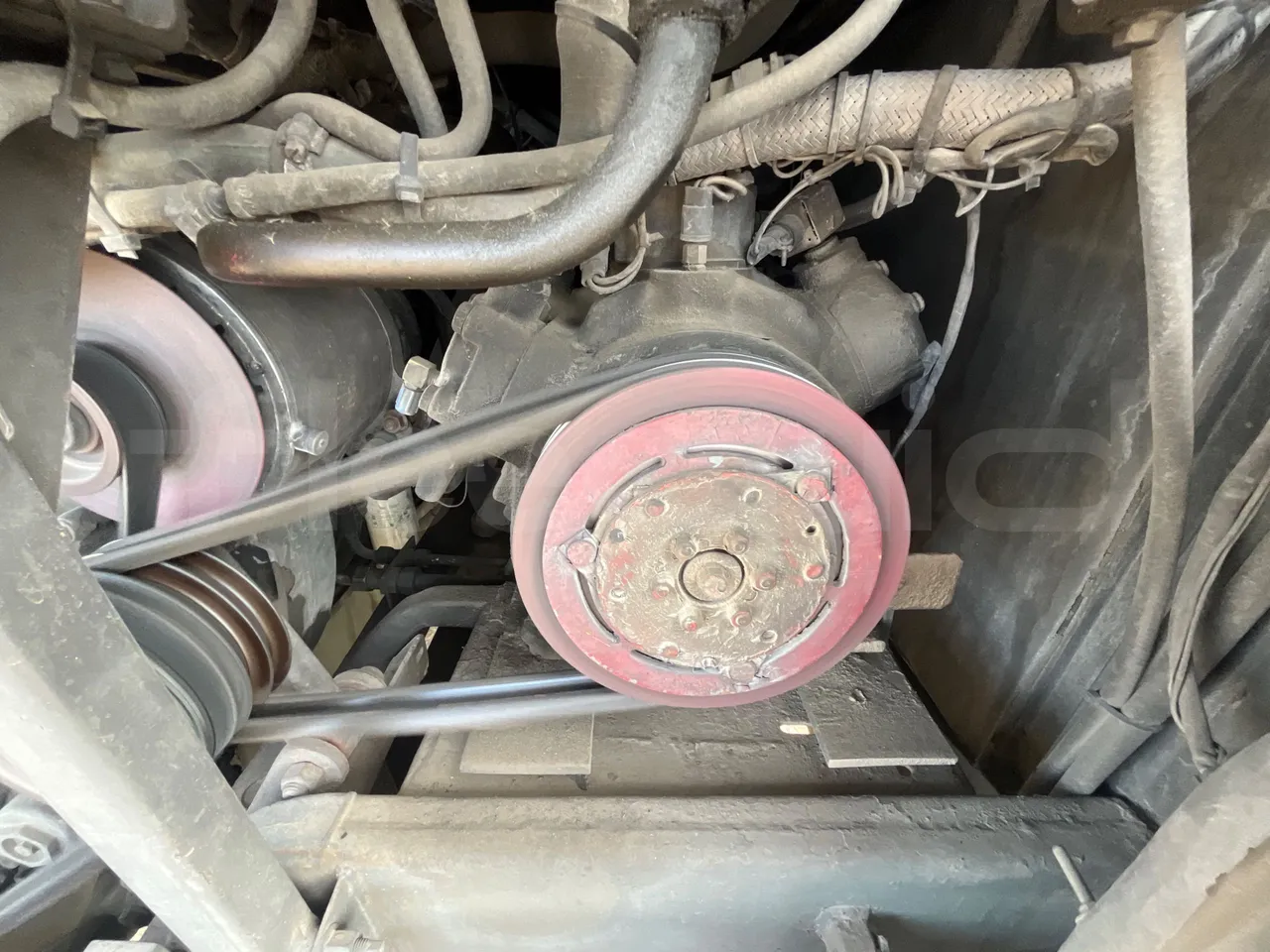 Volvo Eurostar E B12 4X2 12A/ Euro 2 - 309 Kw - 12 Mt - air conditioning compressor