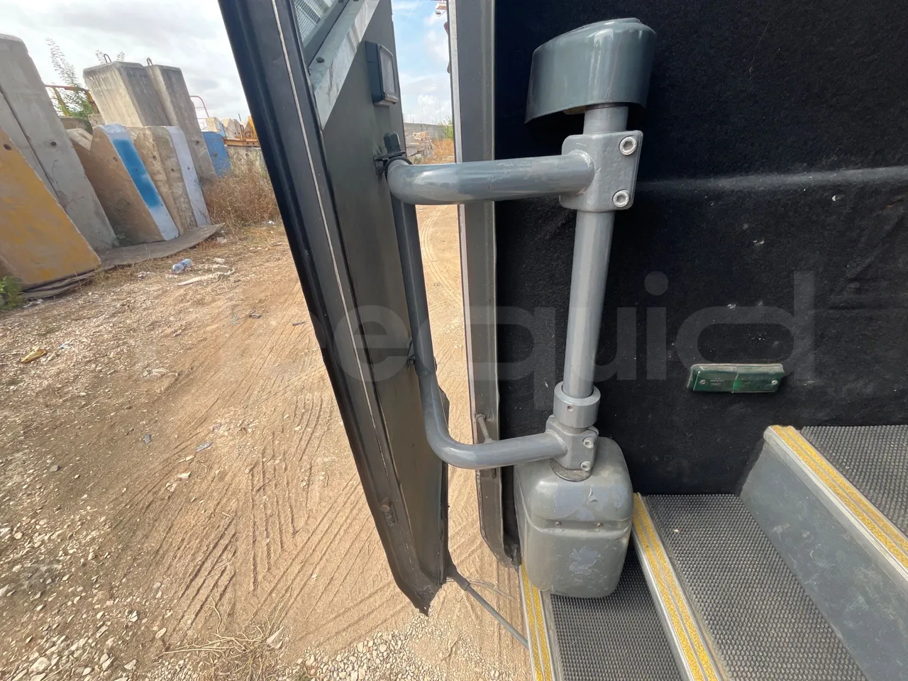 Volvo Eurostar E B12 4X2 12A/ Euro 2 - 309 Kw - 12 Mt - door mechanism photo