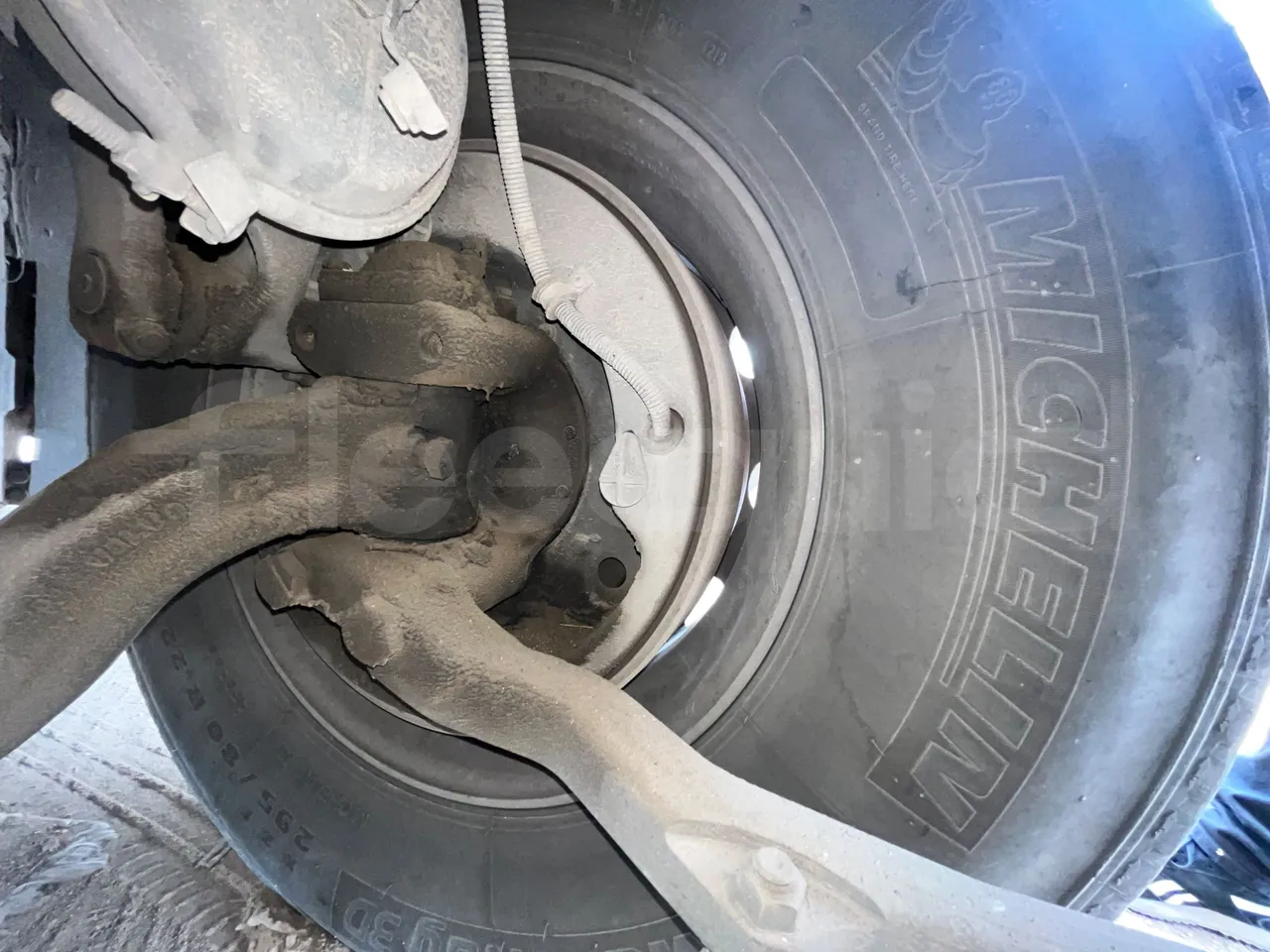 Volvo Eurostar E B12 4X2 12A/ Euro 2 - 309 Kw - 12 Mt - front discs left