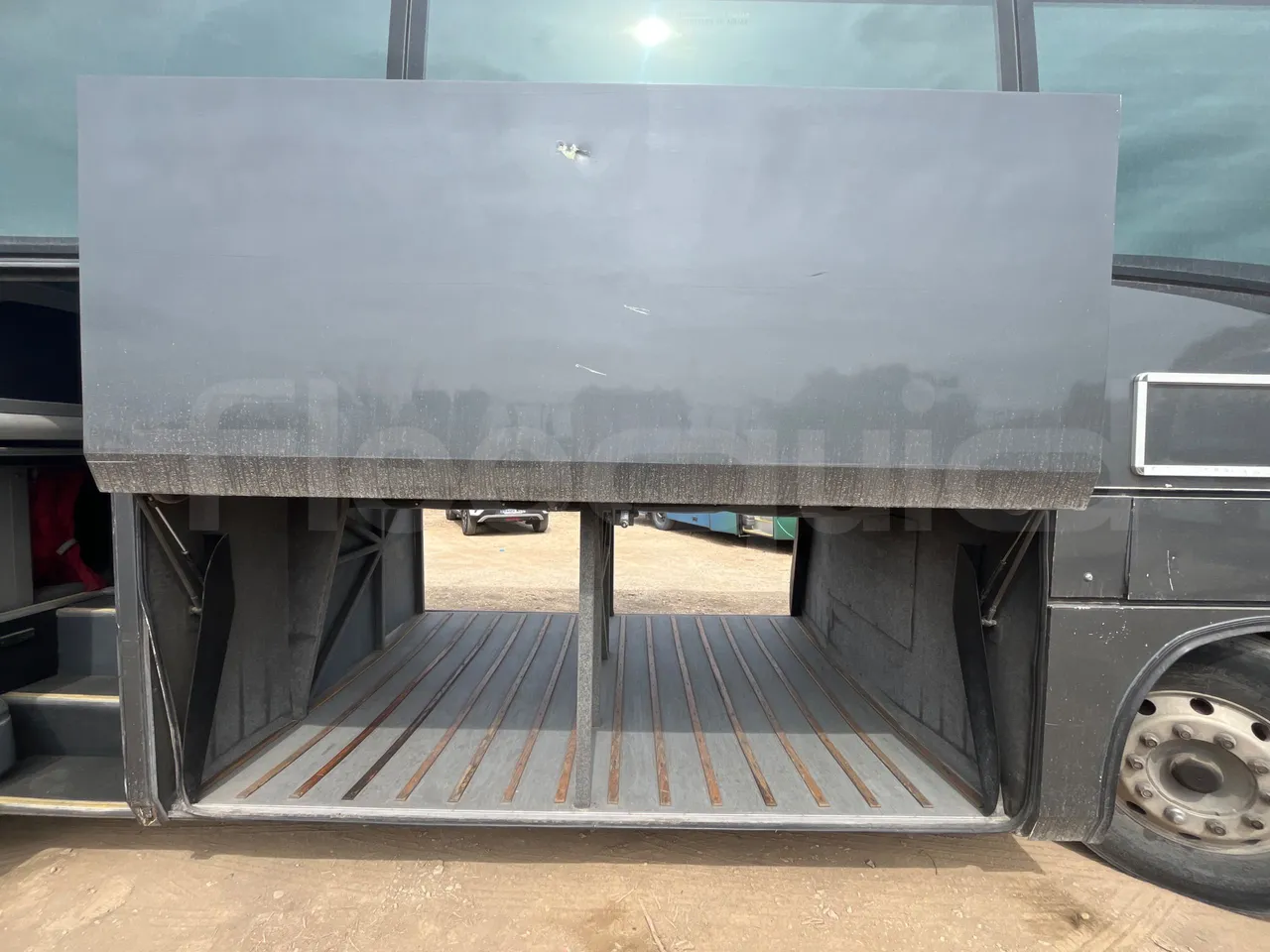 Volvo Eurostar E B12 4X2 12A/ Euro 2 - 309 Kw - 12 Mt - luggage rack photo