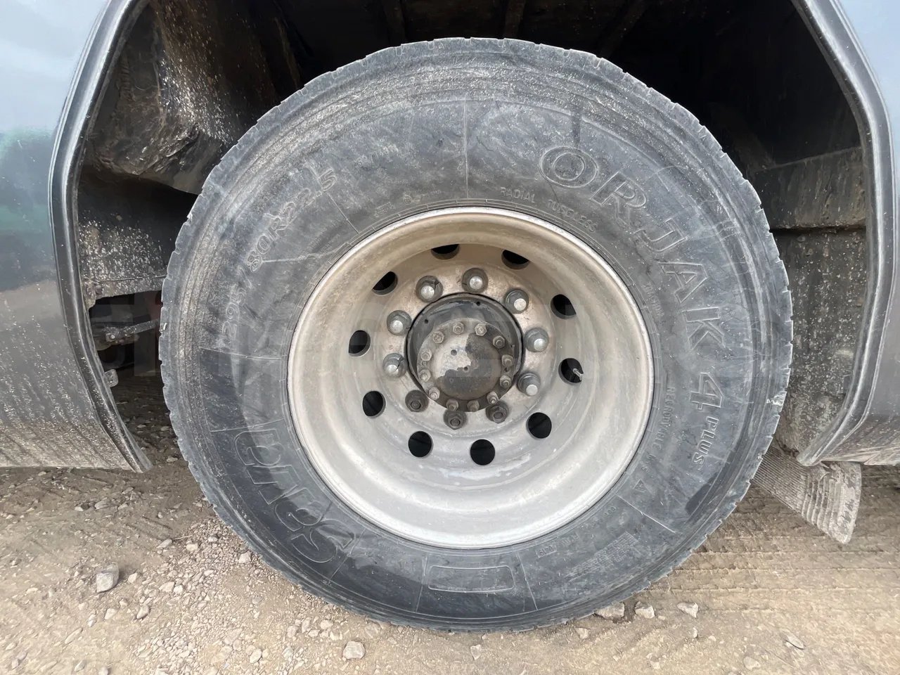 Volvo Eurostar E B12 4X2 12A/ Euro 2 - 309 Kw - 12 Mt - tread condition front tires left